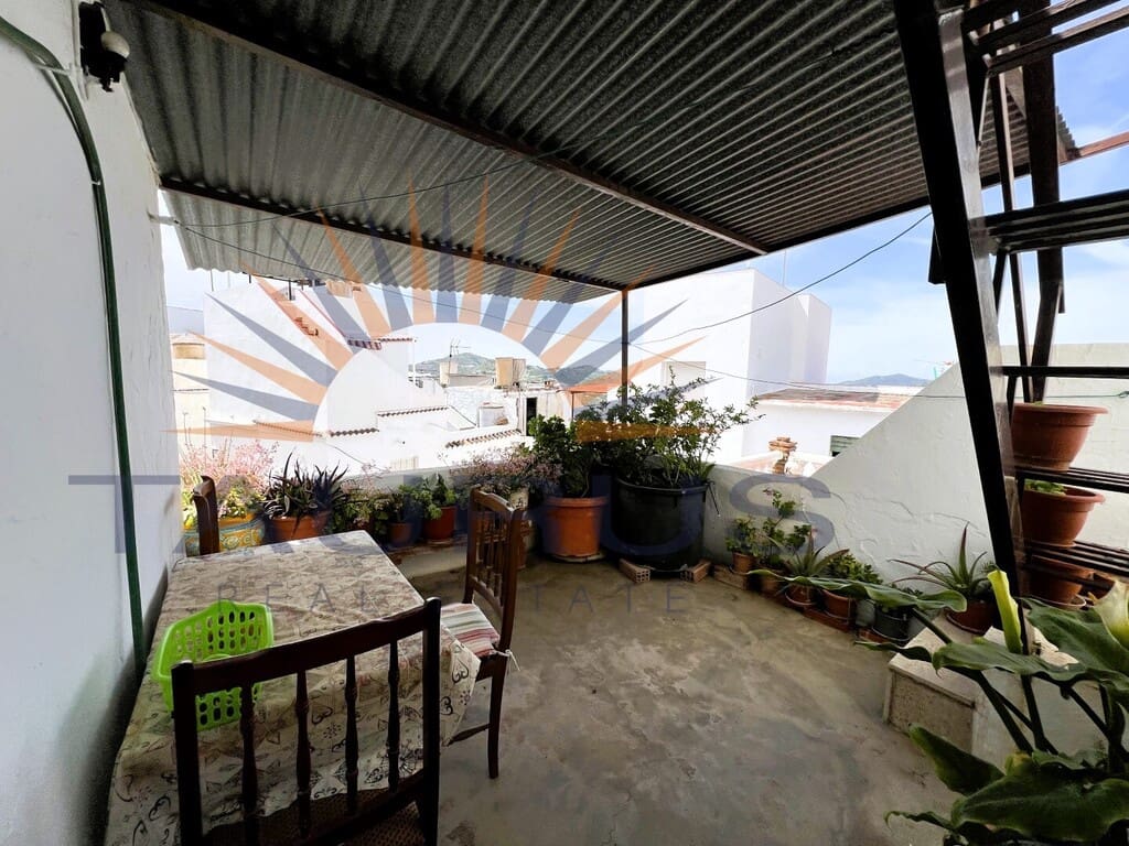 Casa de 4 habitaciones en Cómpeta en venta - 170.000 € (Ref: 8957001)