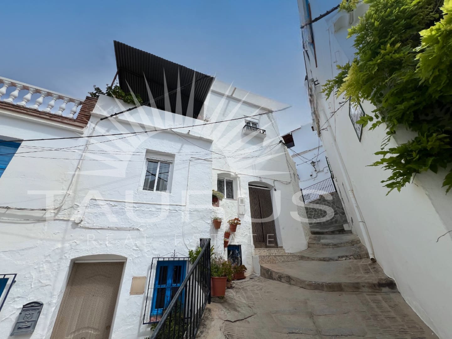 4 bedroom Townhouse for sale in Competa - € 170,000 (Ref: 8957001)