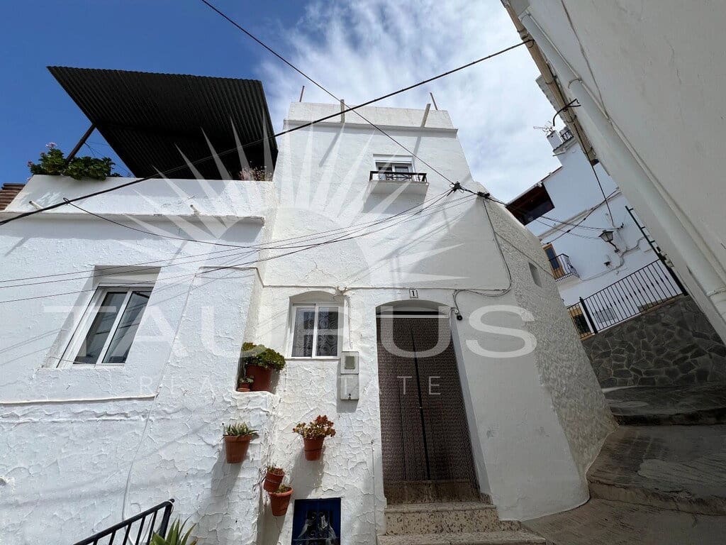 4 bedroom Townhouse for sale in Competa - € 170,000 (Ref: 8957001)