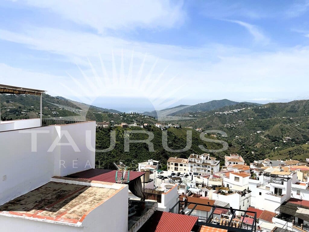 4 bedroom Townhouse for sale in Competa - € 170,000 (Ref: 8957001)