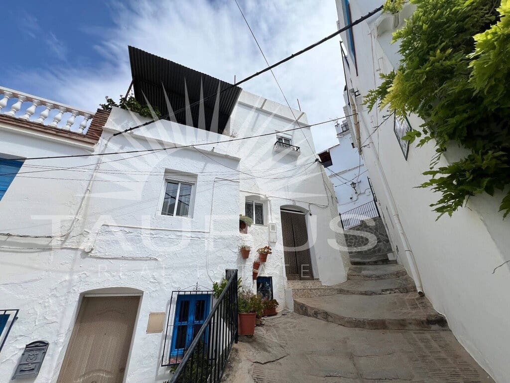 4 bedroom Townhouse for sale in Competa - € 170,000 (Ref: 8957001)