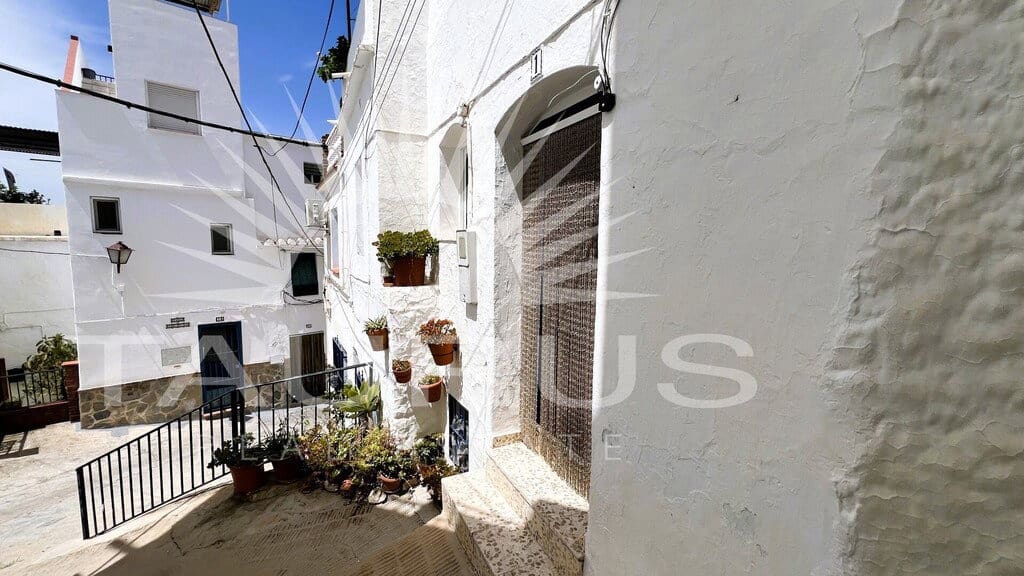 4 bedroom Townhouse for sale in Competa - € 170,000 (Ref: 8957001)
