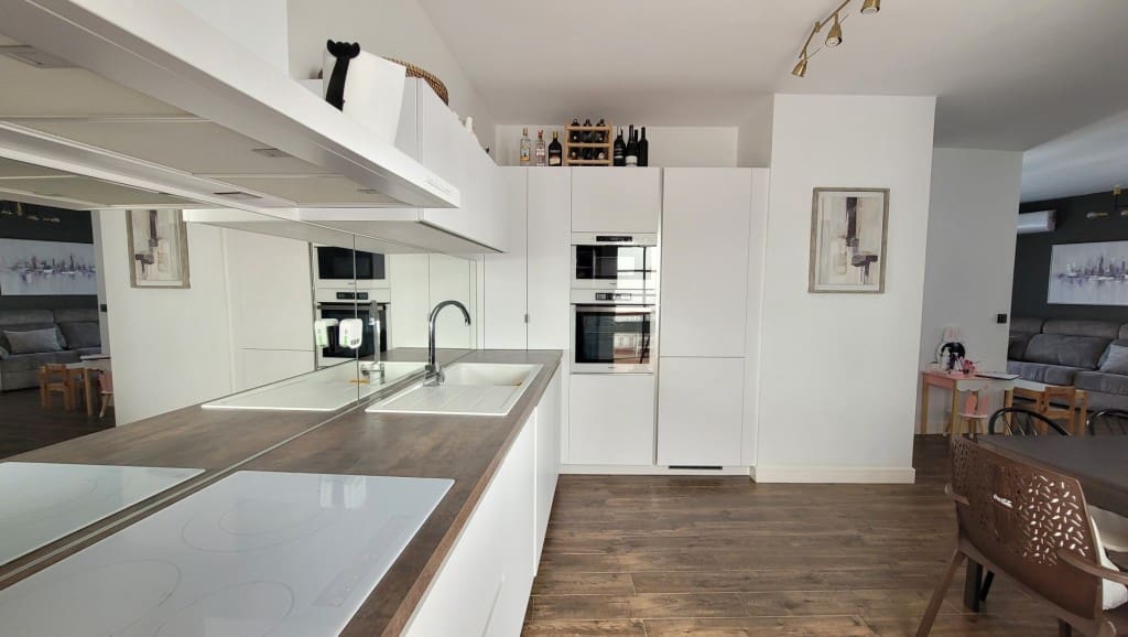 3 soveværelse Byhus til salg i Corumbela med garage - € 220.000 (Ref: 9014477)