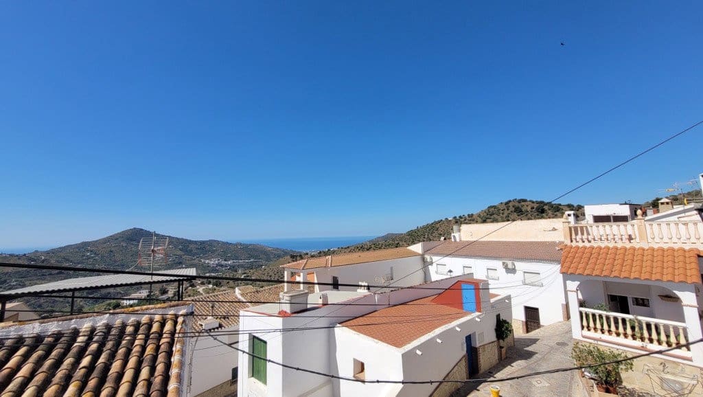 3 bedroom Townhouse for sale in Sayalonga with garage - € 220,000 (Ref: 9014477)