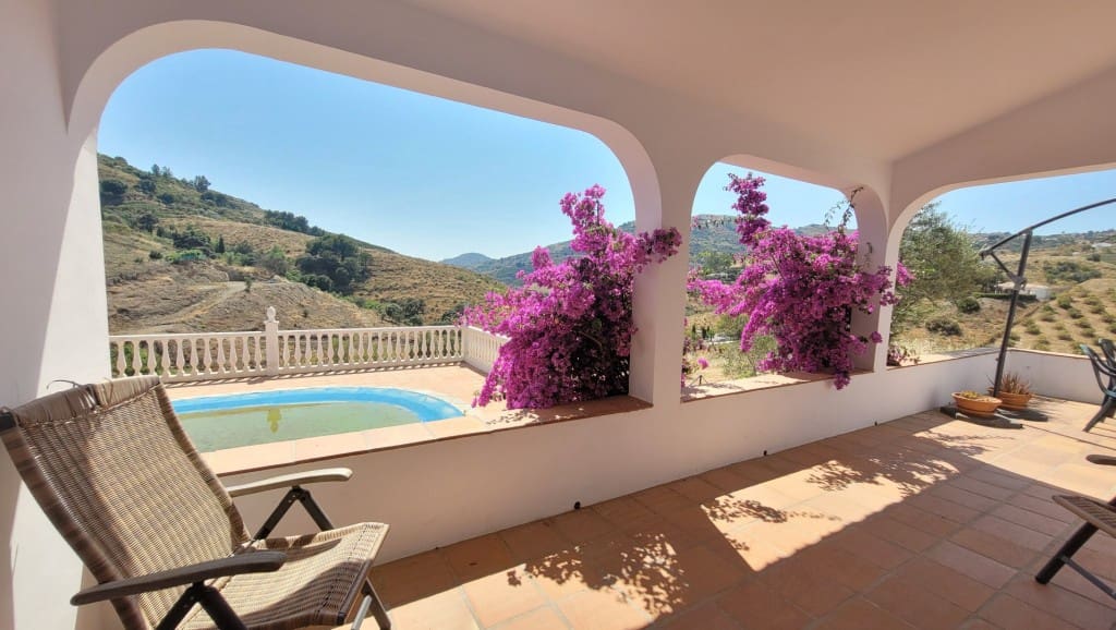 5 soveværelse Villa til salg i Competa med swimmingpool garage - € 395.000 (Ref: 9037028)