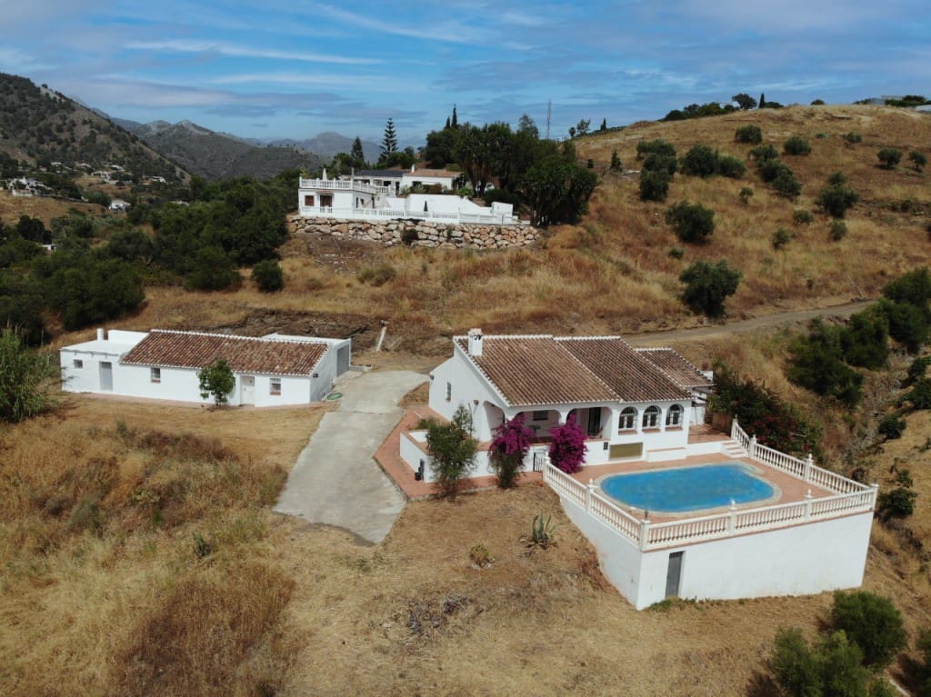 5 soveværelse Villa til salg i Competa med swimmingpool garage - € 395.000 (Ref: 9037028)