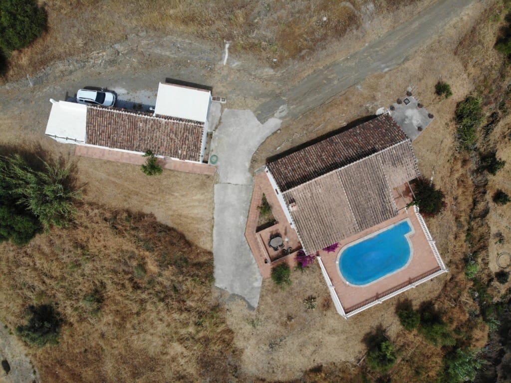 5 soveværelse Villa til salg i Competa med swimmingpool garage - € 395.000 (Ref: 9037028)