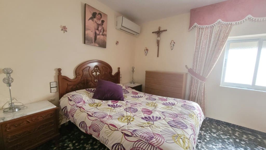 6 soveværelse Byhus til salg i Canillas de Albaida - € 139.950 (Ref: 9085451)