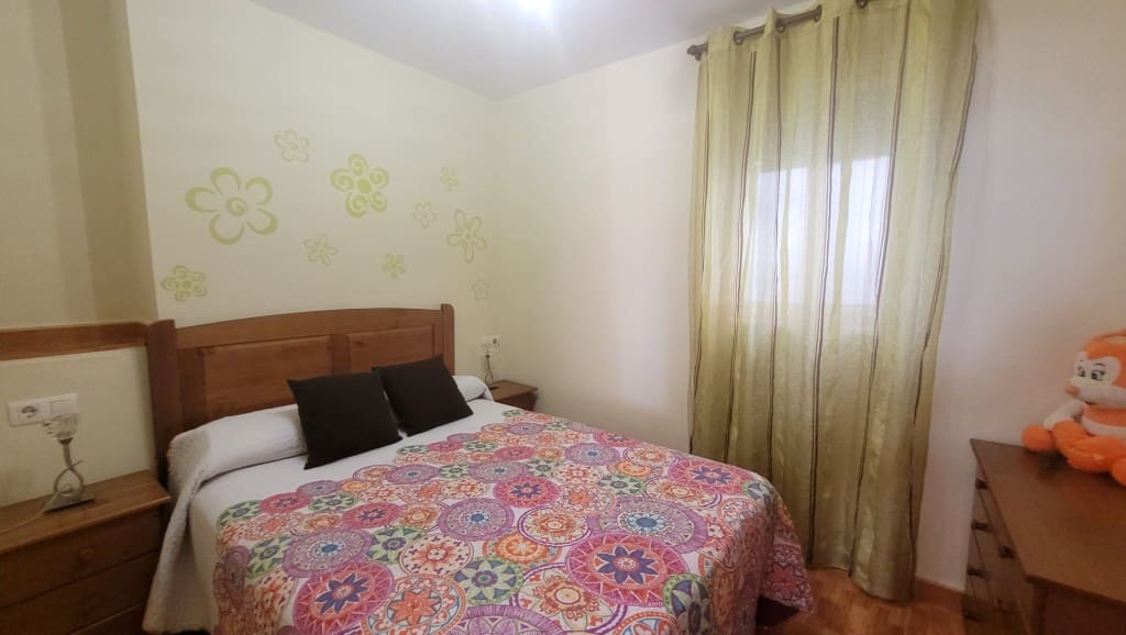 6 soveværelse Byhus til salg i Canillas de Albaida - € 139.950 (Ref: 9085451)