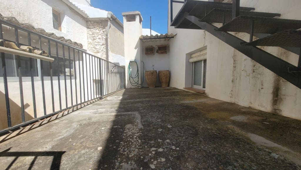 6 soveværelse Byhus til salg i Canillas de Albaida - € 139.950 (Ref: 9085451)