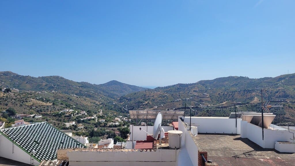 6 slaapkamer Huis te koop in Canillas de Albaida - € 139.950 (Ref: 9085451)