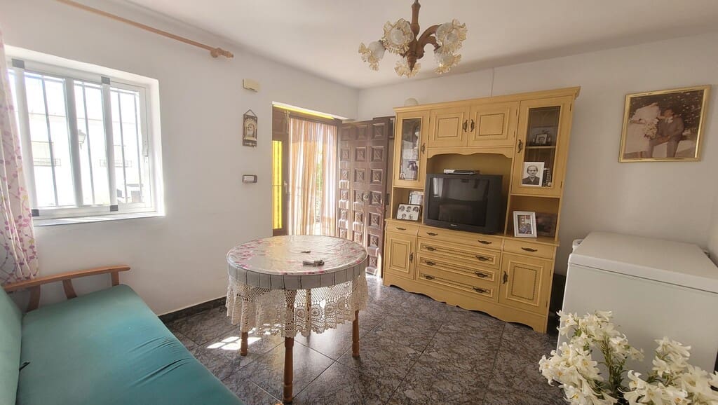 6 slaapkamer Huis te koop in Canillas de Albaida - € 139.950 (Ref: 9085451)