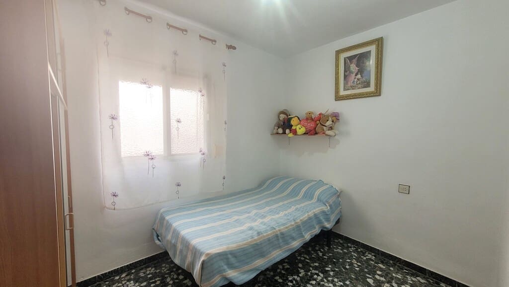6 slaapkamer Huis te koop in Canillas de Albaida - € 139.950 (Ref: 9085451)