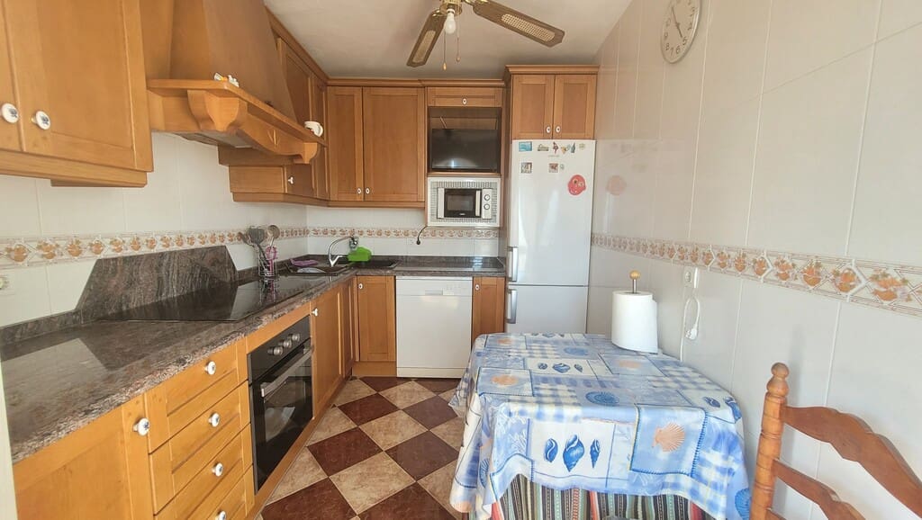 6 slaapkamer Huis te koop in Canillas de Albaida - € 139.950 (Ref: 9085451)