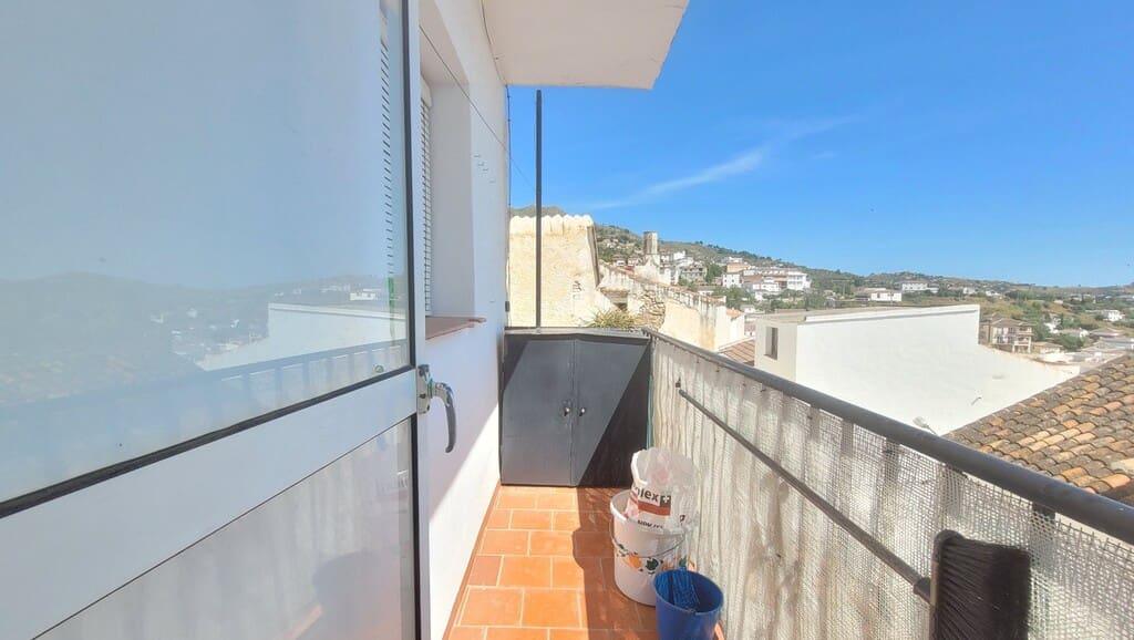 6 slaapkamer Huis te koop in Canillas de Albaida - € 139.950 (Ref: 9085451)