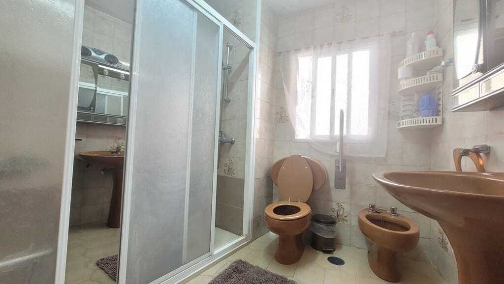 6 slaapkamer Huis te koop in Canillas de Albaida - € 139.950 (Ref: 9085451)