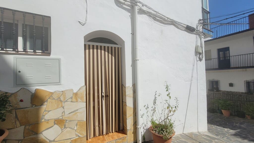 6 slaapkamer Huis te koop in Canillas de Albaida - € 139.950 (Ref: 9085451)