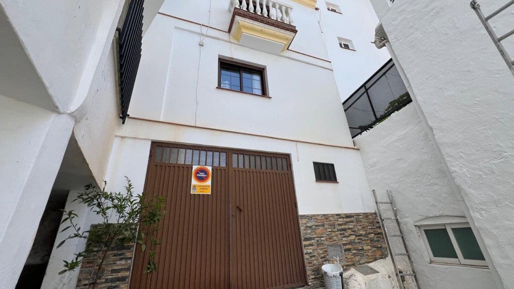 2 bedroom Townhouse for sale in Competa with garage - € 149,000 (Ref: 9095425)