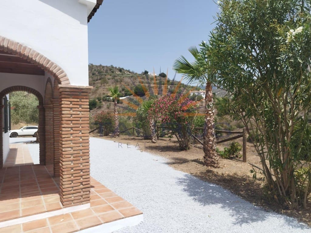 3 slaapkamer Villa te koop in Archez met zwembad - € 349.000 (Ref: 9106420)