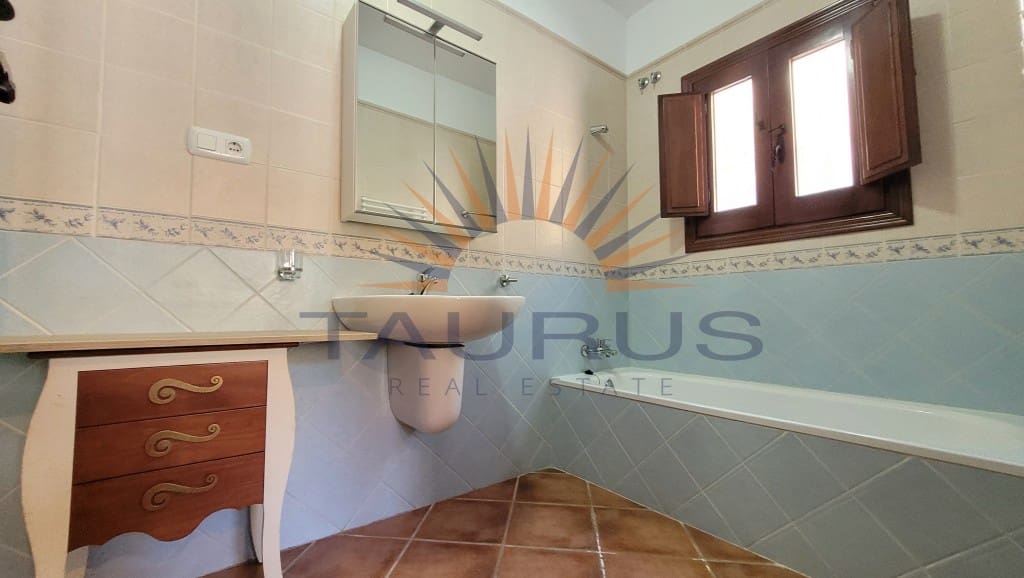 3 slaapkamer Villa te koop in Archez met zwembad - € 349.000 (Ref: 9106420)