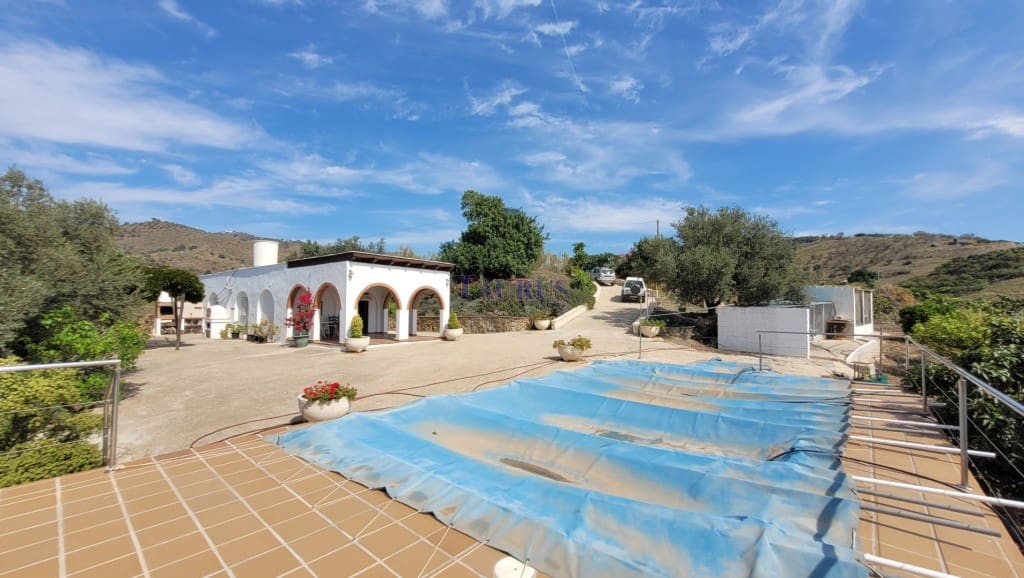 2 soveværelse Finca/Landehus til salg i Cajiz med swimmingpool - € 350.000 (Ref: 9146968)