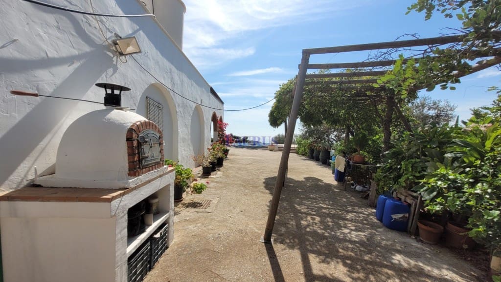 2 soveværelse Finca/Landehus til salg i Cajiz med swimmingpool - € 350.000 (Ref: 9146968)