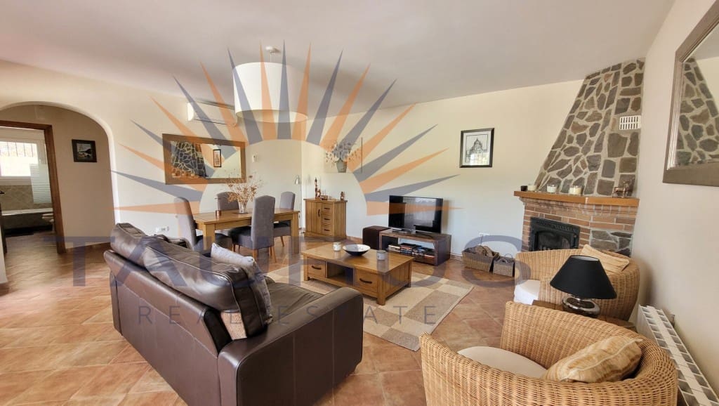 3 soveværelse Villa til salg i Canillas de Albaida med swimmingpool - € 475.000 (Ref: 9153824)