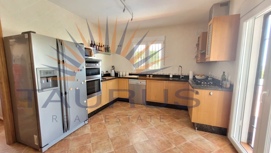 3 soveværelse Villa til salg i Canillas de Albaida med swimmingpool - € 475.000 (Ref: 9153824)