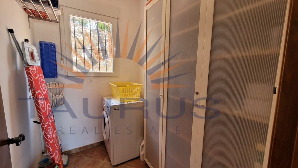 3 soveværelse Villa til salg i Canillas de Albaida med swimmingpool - € 475.000 (Ref: 9153824)