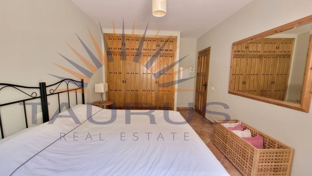 3 soveværelse Villa til salg i Canillas de Albaida med swimmingpool - € 475.000 (Ref: 9153824)