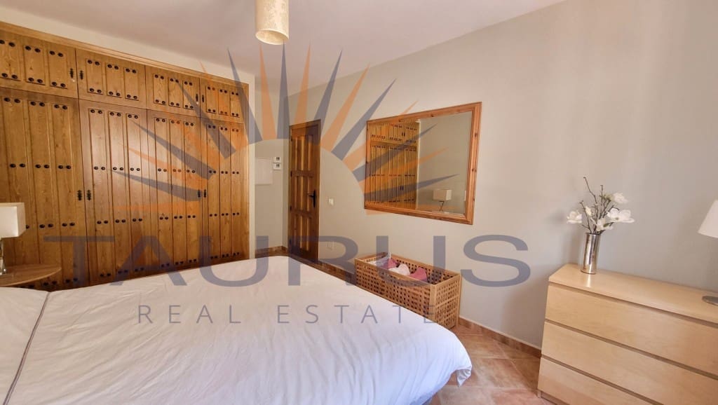 3 soveværelse Villa til salg i Canillas de Albaida med swimmingpool - € 475.000 (Ref: 9153824)