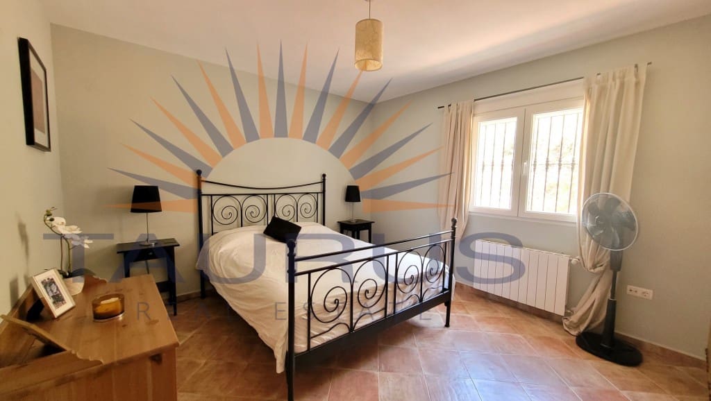 3 soveværelse Villa til salg i Canillas de Albaida med swimmingpool - € 475.000 (Ref: 9153824)