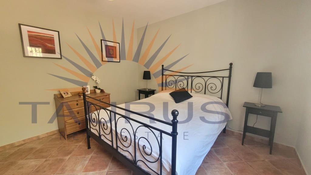 3 soveværelse Villa til salg i Canillas de Albaida med swimmingpool - € 475.000 (Ref: 9153824)