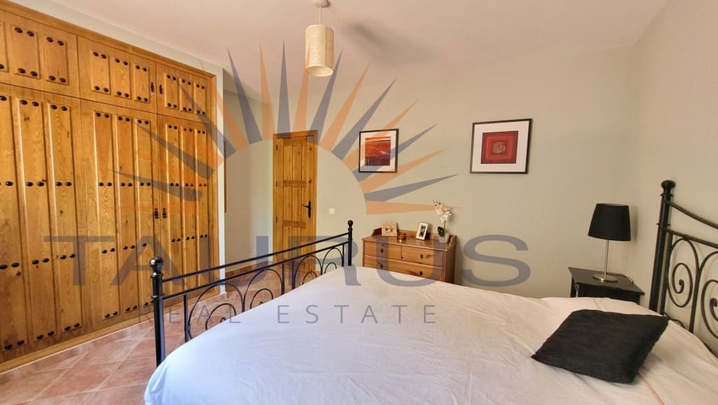 3 soveværelse Villa til salg i Canillas de Albaida med swimmingpool - € 475.000 (Ref: 9153824)