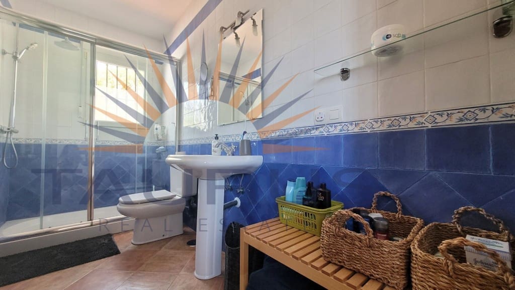 3 soveværelse Villa til salg i Canillas de Albaida med swimmingpool - € 475.000 (Ref: 9153824)