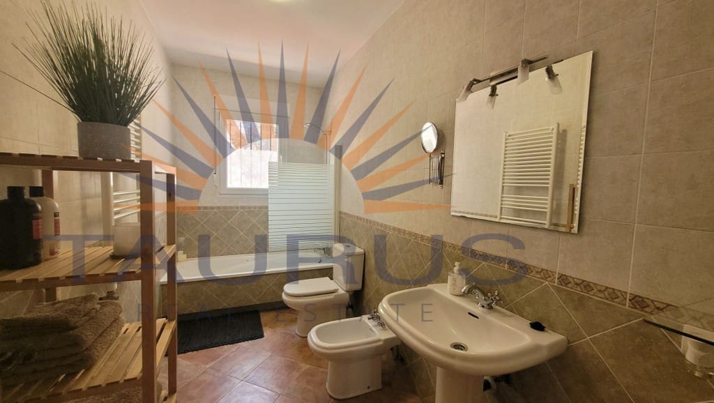 3 soveværelse Villa til salg i Canillas de Albaida med swimmingpool - € 475.000 (Ref: 9153824)