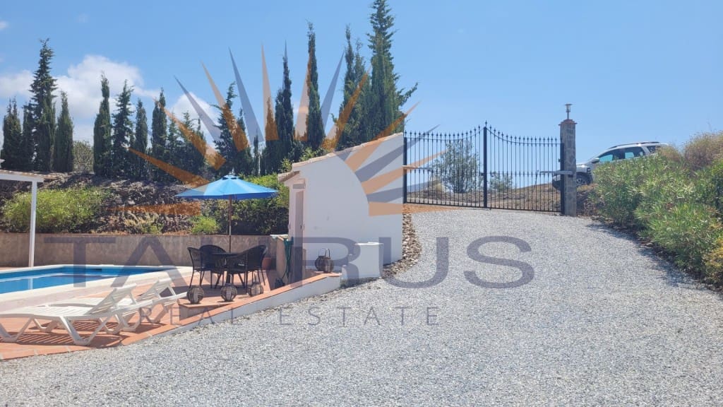 3 soveværelse Villa til salg i Canillas de Albaida med swimmingpool - € 475.000 (Ref: 9153824)