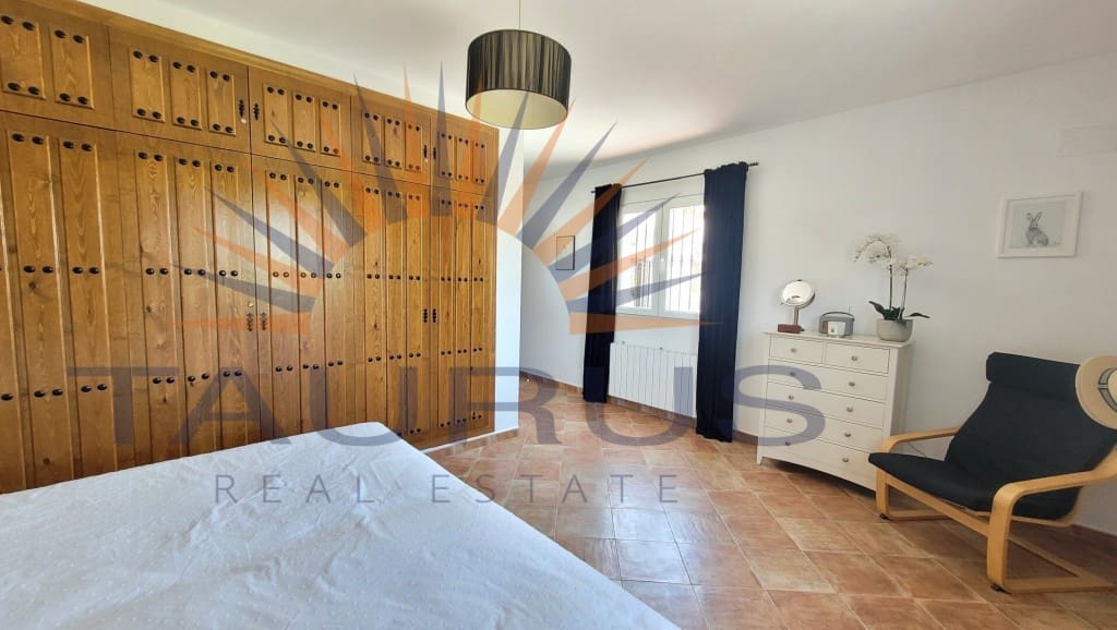 3 soveværelse Villa til salg i Canillas de Albaida med swimmingpool - € 475.000 (Ref: 9153824)