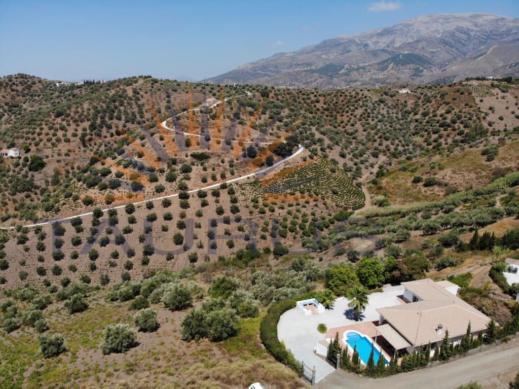 3 soveværelse Villa til salg i Canillas de Albaida med swimmingpool - € 475.000 (Ref: 9153824)