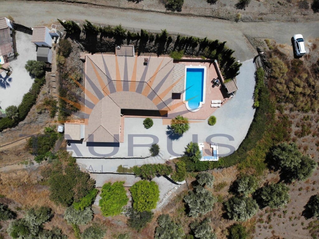 3 soveværelse Villa til salg i Canillas de Albaida med swimmingpool - € 475.000 (Ref: 9153824)