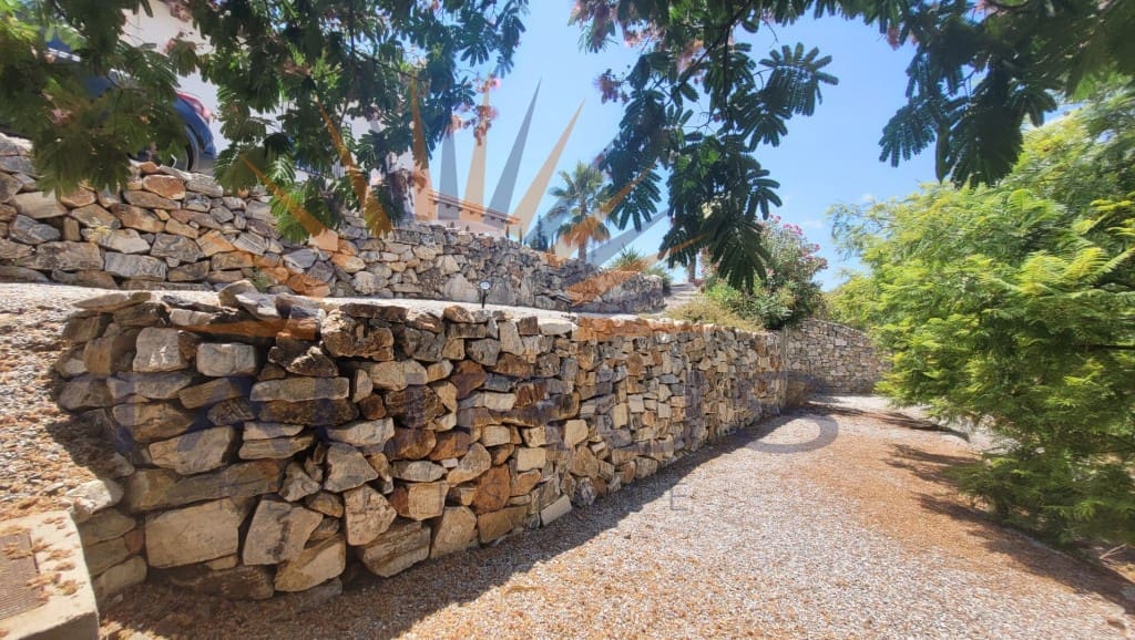 3 soveværelse Villa til salg i Canillas de Albaida med swimmingpool - € 475.000 (Ref: 9153824)