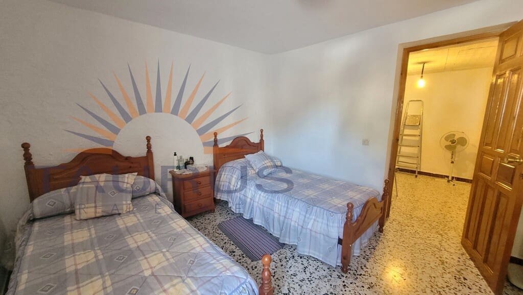 5 Zimmer Haus zu verkaufen in Salares mit Garage - 160.000 € (Ref: 9153825)
