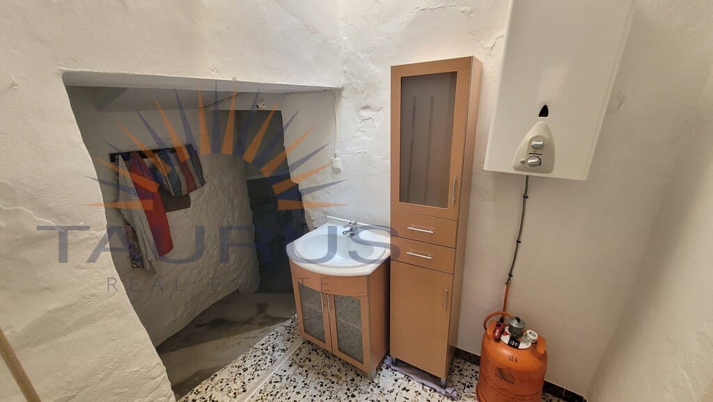 5 Zimmer Haus zu verkaufen in Salares mit Garage - 160.000 € (Ref: 9153825)