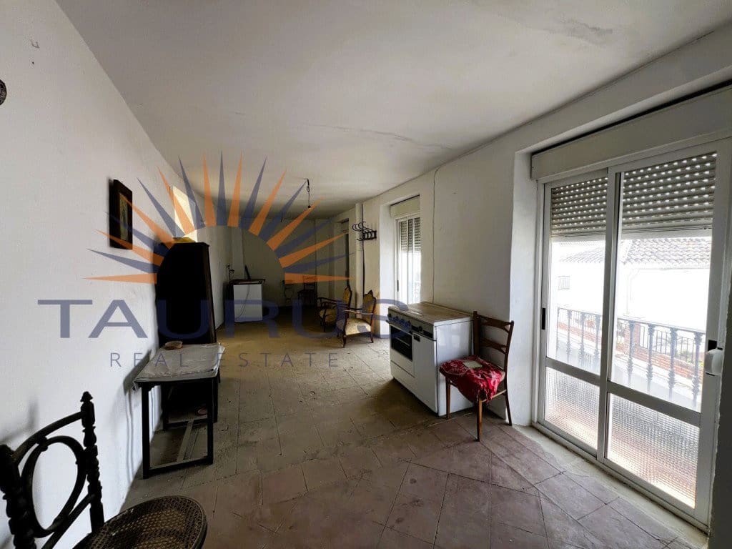 5 bedroom Townhouse for sale in Competa - € 194,000 (Ref: 9185642)
