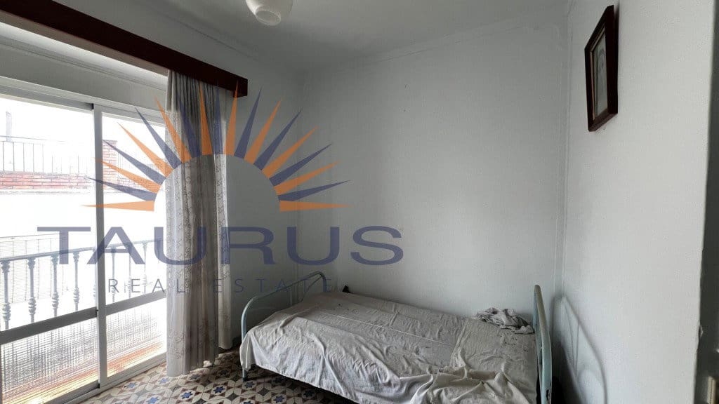 5 bedroom Townhouse for sale in Competa - € 194,000 (Ref: 9185642)