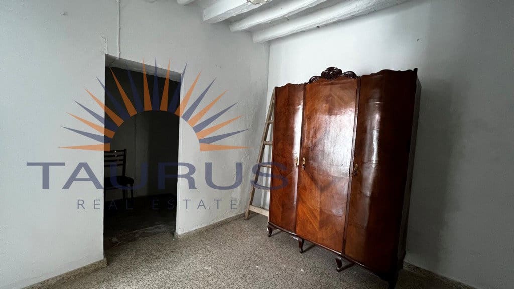 5 bedroom Townhouse for sale in Competa - € 194,000 (Ref: 9185642)