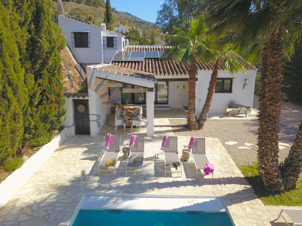 4 sypialnia Willa na sprzedaż w Canillas de Aceituno z basenem - 849 000 € (Ref: 9204759)