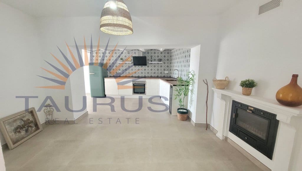 1 bedroom Townhouse for sale in Competa with pool - € 169,000 (Ref: 9243236)