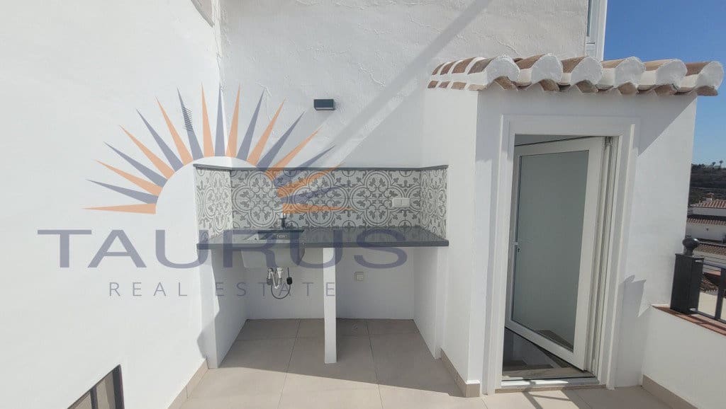 1 bedroom Townhouse for sale in Competa with pool - € 169,000 (Ref: 9243236)
