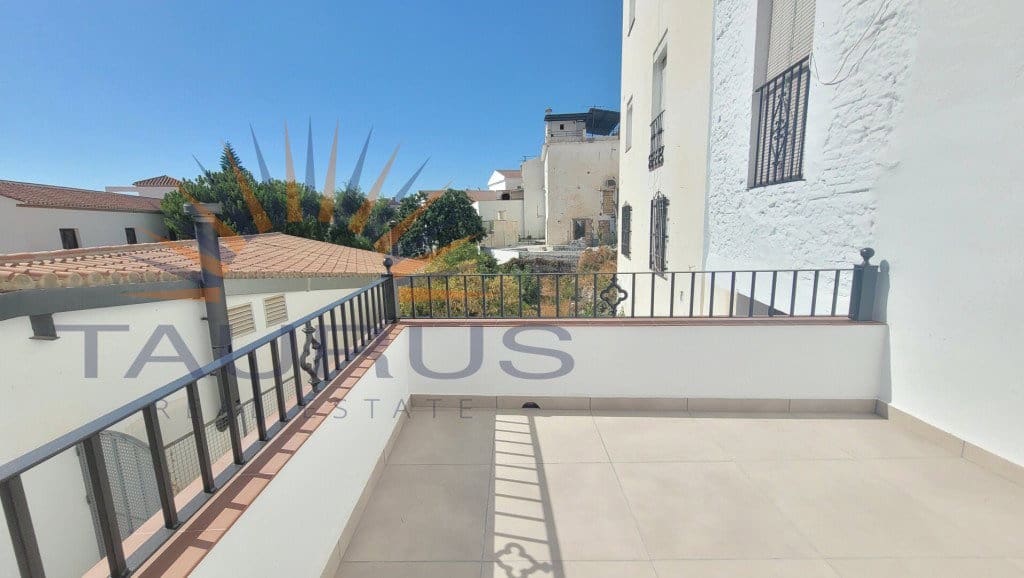 1 bedroom Townhouse for sale in Competa with pool - € 169,000 (Ref: 9243236)